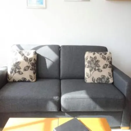 Apartment Mit Balkon Und Fitnessbereich In *