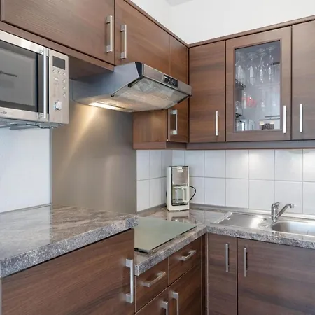 Apartment Mit Balkon Und Fitnessbereich In