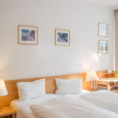 Mit Balkon Und Fitnessbereich In