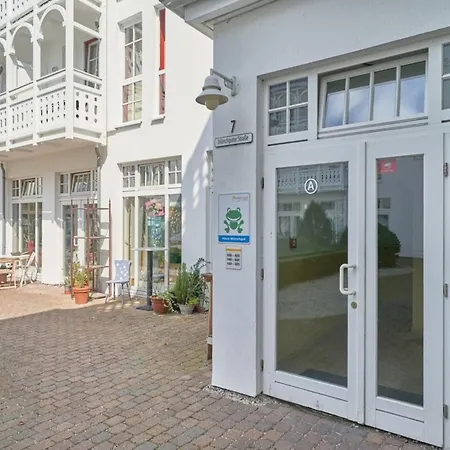 Apartment Mit Balkon Und Fitnessbereich In *