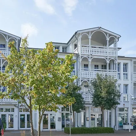 Mit Balkon Und Fitnessbereich In Apartment